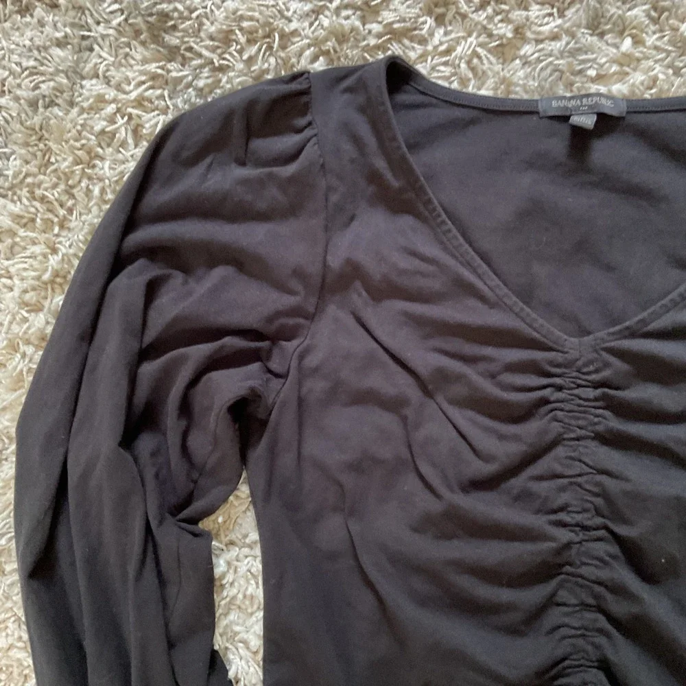 Banana Republic Black Ruched V-Neck Puff Sleeve Knit Top Large